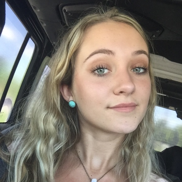 Meet your posher, Raven - Picture 4 of 7